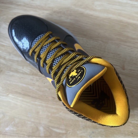 Athletic_Shoes